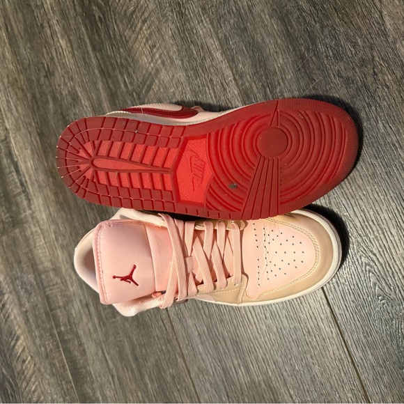 Nike Peach and Red Low-Top Sneakers - Picture 3 of 5